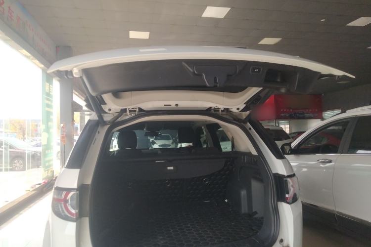 Used Land Rover Discovery Sport 2018 240 PS SE Version Trunk