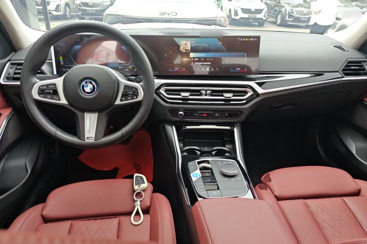 Used BMW i3 2024 eDrive 35 L Center Console