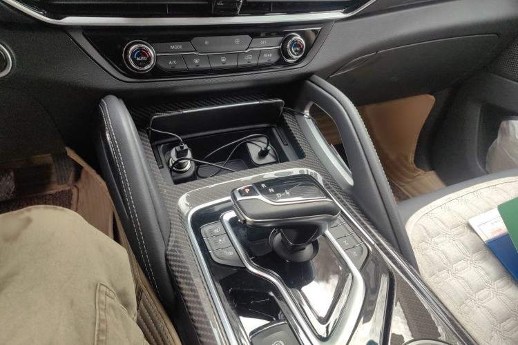 Used SAIC MAXUS D90 Pro 2020 2.0T Gasoline 4x4 Flagship Edition 7 Seats
