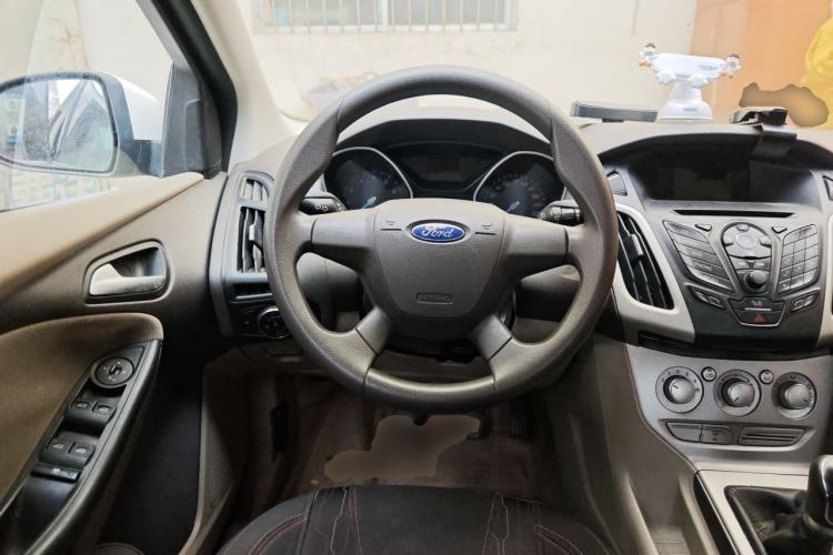 Used Ford Focus 2012 Sedan 1.6L Manual Comfort Model
