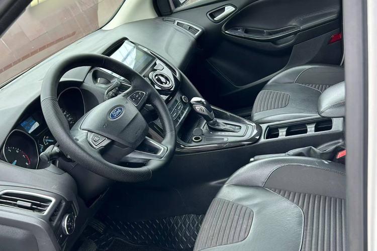 Used Ford Focus 2017 Hatchback 1.6L Automatic Fashion Edition Smart Drive Version
