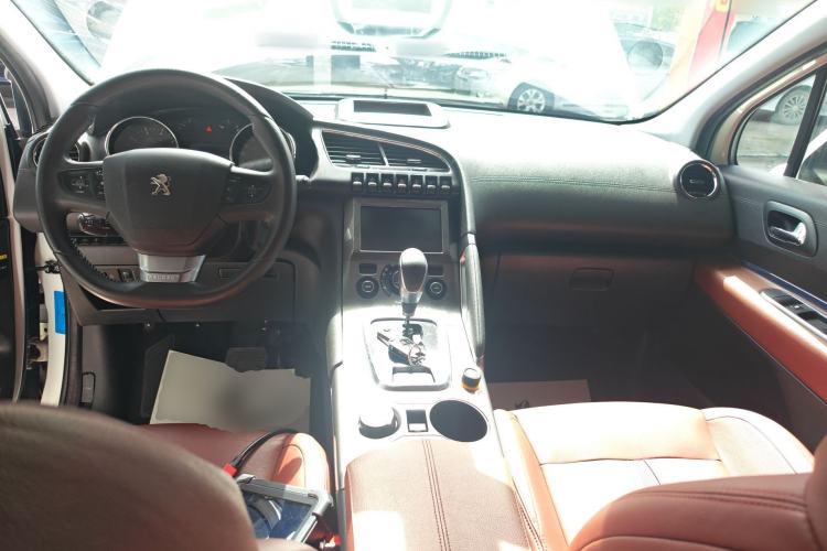 Used Peugeot 3008 2016 1.6THP Automatic Prestige Edition Center Console