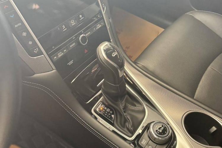 Used Infiniti Q50L 2018 2.0T Enjoyment Version China VI Standard