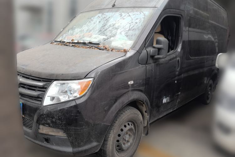 Used Dongfeng Yufeng 2014 2.5T YuliBao Logistics Vehicle Mid-axle Mid-roof ZD25