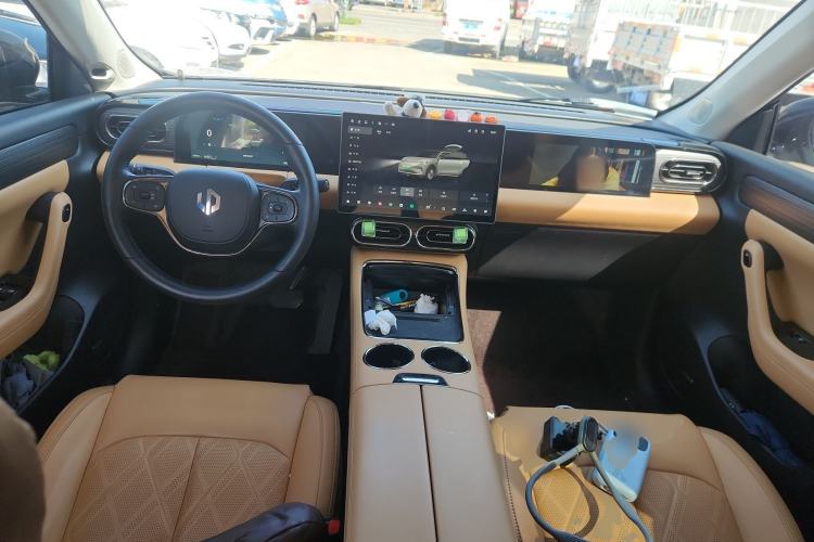 Used Leapmotor C11 2024 All-Electric 580 Luxury Edition Center Console