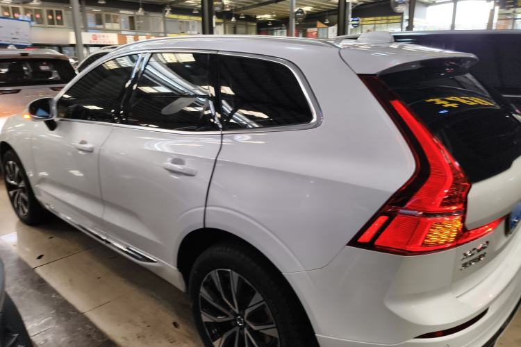 Used Volvo XC60 2023 B5 4x4 Smart Luxury Edition Exterior 2