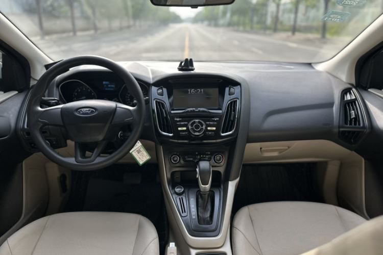 Used Ford Focus 2017 Sedan 1.6L Automatic Comfort Plus SmartDrive Edition Interior 2