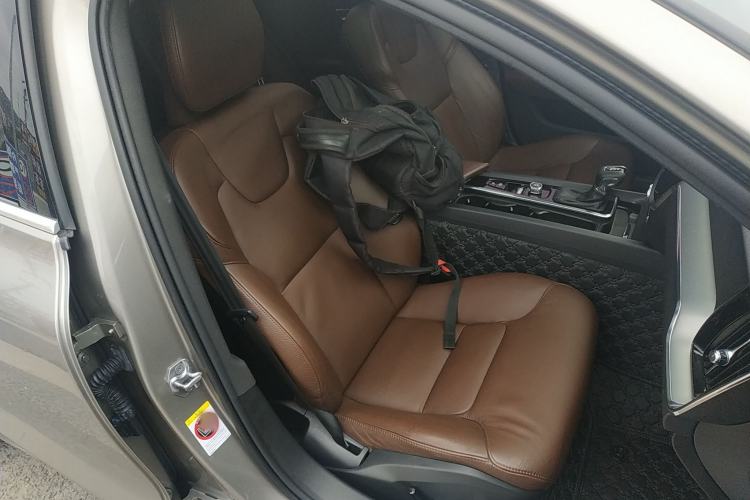 Used Volvo S60 2021 T4 Zhiyi Luxury Edition
