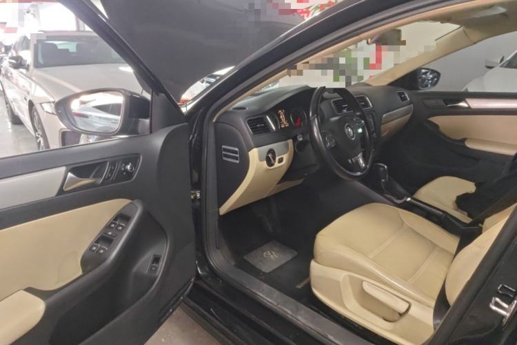 Used Volkswagen Sagitar 2012 1.4TSI Automatic Luxury Edition Driver Seat