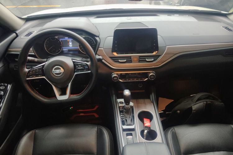 Used Nissan Teana 2021 2.0L XL Upper AD1 Smart Drive & Navigation Edition Center Console