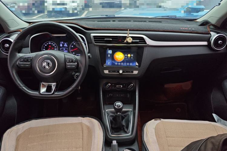 Used MG ZS 2020 Global Bestseller with 1.5L Engine Manual Transmission and a Massive 65-Inch Panoramic Sunroof Version Center Console