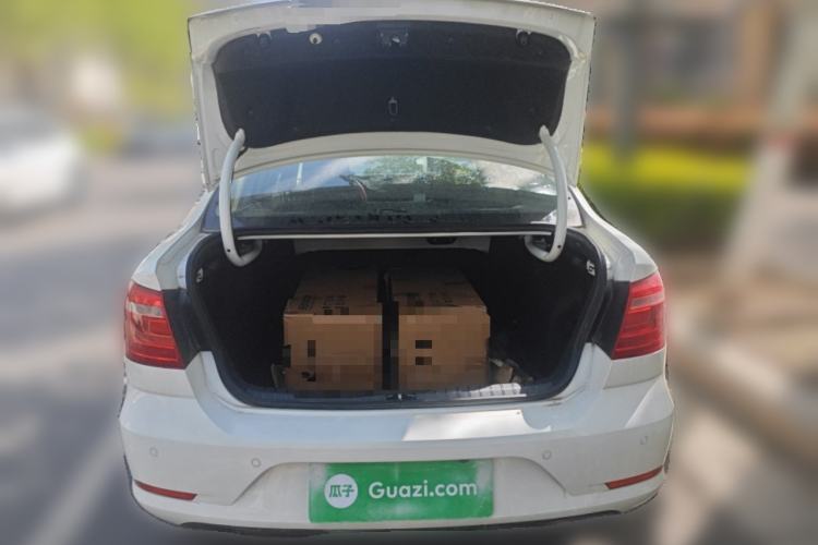 Used Volkswagen Bora 2014 1.6L Manual Fashion Edition Trunk