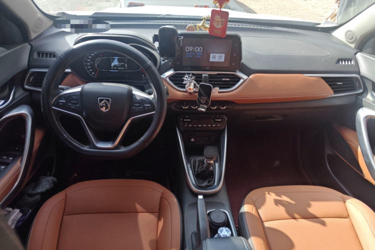 Used Baojun 510 2017 1.5L Manual Luxury Model Center Console