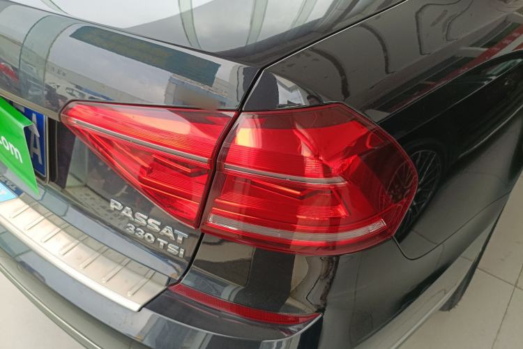 Used Volkswagen Passat 2017 330TSI DSG Luxury Edition Right Rear Taillight