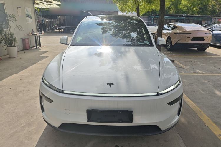 Used Tesla Model Y L 2025 Model Long-Range All-Wheel-Drive Version
