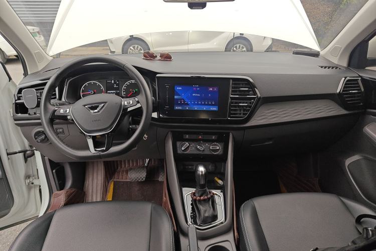 Used Jetta VS5 2020 280TSI Automatic "Thirty and Standing Tall" Edition Center Console