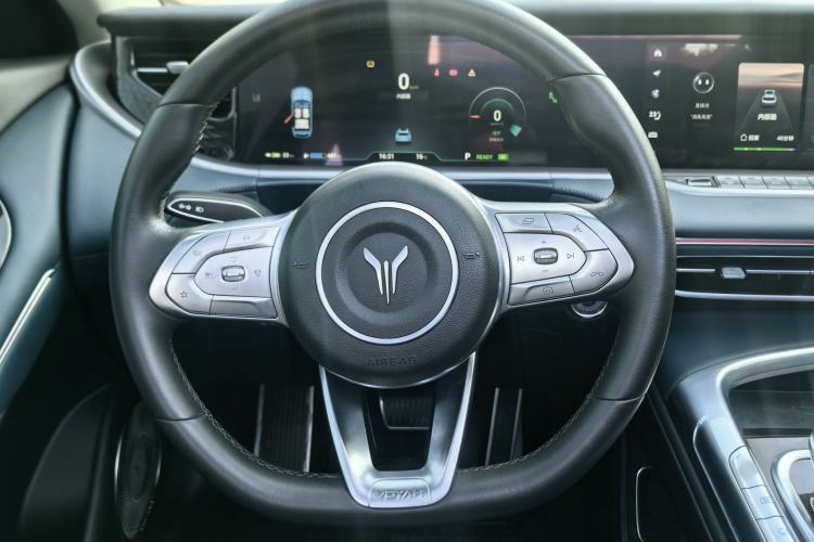 Used VOYAH FREE 2023 Four-Wheel Drive Extended-Range Model with Ultra-Long Range
