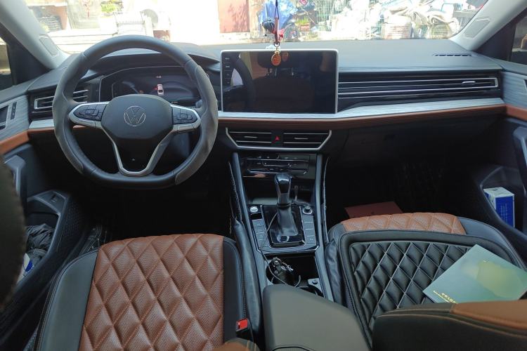 Used Volkswagen Sagitar 2023 280TSI DSG Excellence Edition Center Console