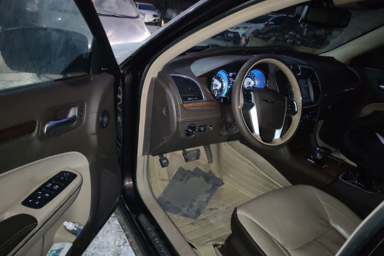 Used Chrysler 300C 2012 3.6L Luxury Edition