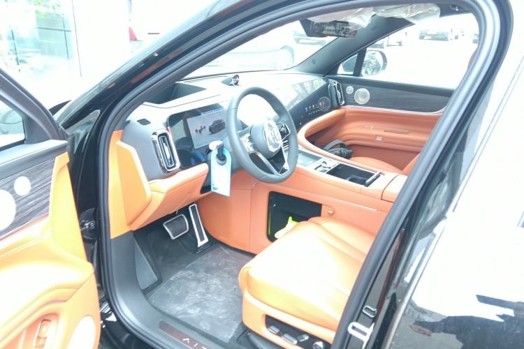 Used Hima AITO M9 2025 Extended-Range Max Version 52 kWh 6-Seater Edition Driver Seat