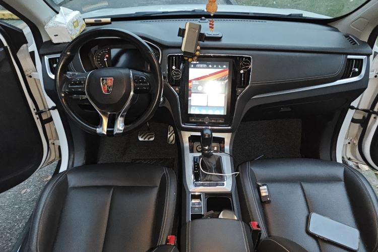 Used Roewe RX5 2018 30T Two-Wheel Drive Automatic Internet Smart Edition Center Console