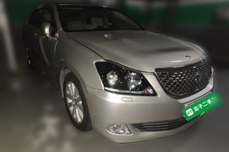 Used Toyota Crown 2011 2.5L Royal Special Edition with Leather and Sunroof Front Right 45 Deg
