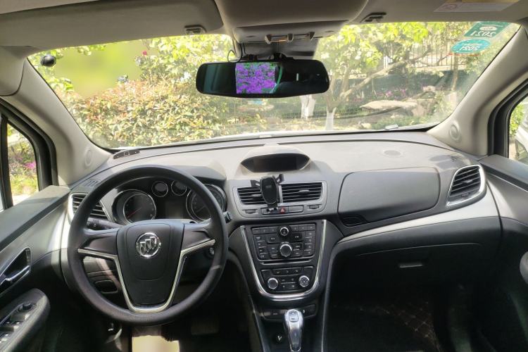 Used Buick Encore 2015 1.4T Automatic Two-Wheel Drive Urban Elite Version Center Console