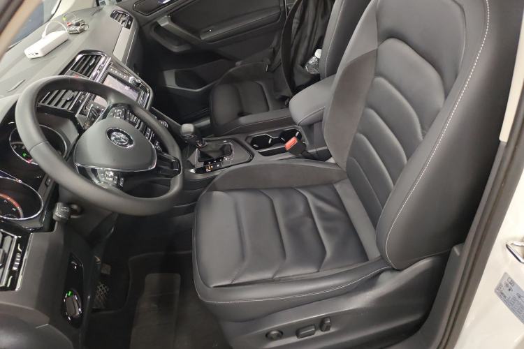 Used Volkswagen Tiguan L 2017 330TSI Automatic Two-Wheel Drive Luxury Edition Left Front Seat