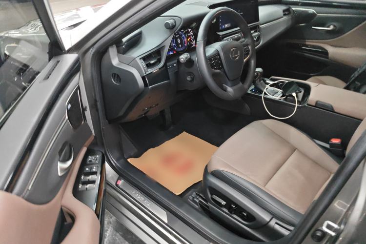 Used Lexus ES 2022 200 Excellence Edition
