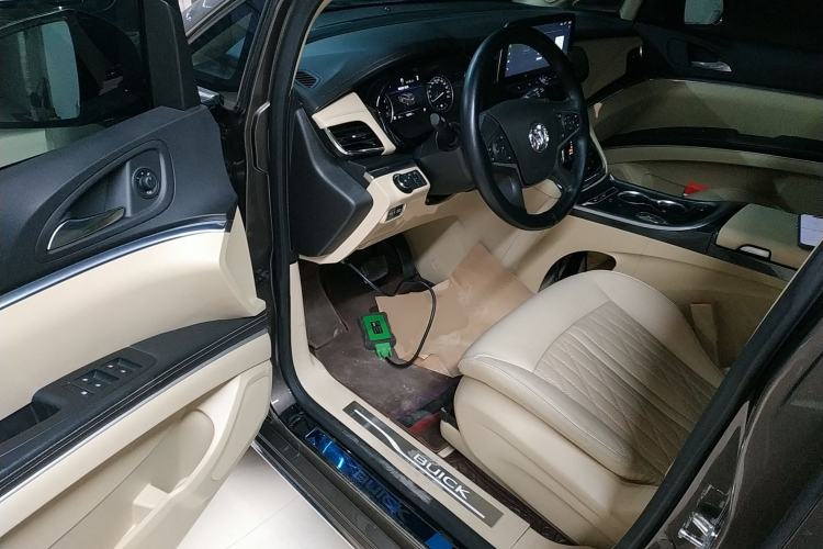 Used Buick GL8 2023 Land Executive Class Deluxe Model
