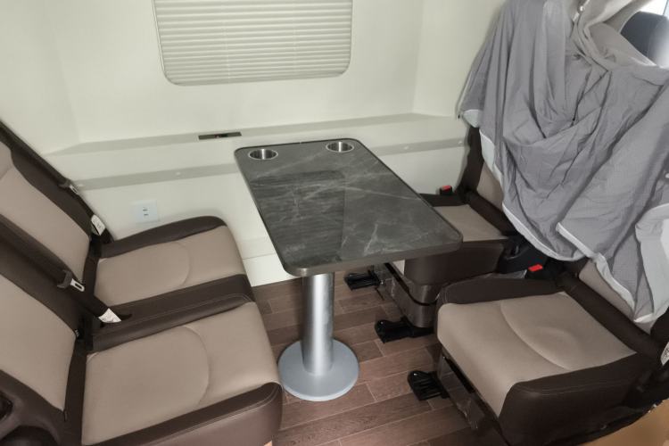 Used SAIC MAXUS Xintu V90 2020 2.0T AMT Yunjie Edition Front-Wheel Drive Rear Single Tire Short Wheelbase High Roof 6-Seater
