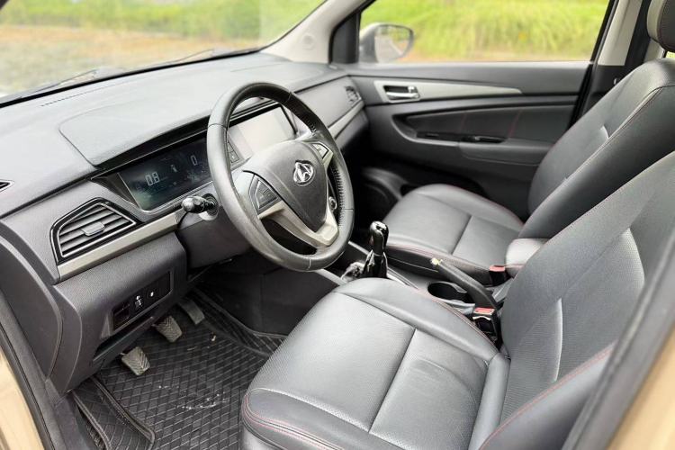 Used CHANGAN KAICHENG Oushang A600 2016 1.5L Manual Luxury 7-Seater Interior 2