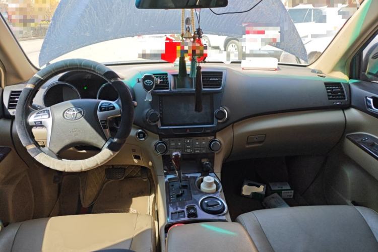Used Toyota Highlander 2013 2.7L Two-Wheel Drive 7-Seater Zijin Edition Center Console