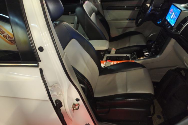 Used Chevrolet Captiva 2014 2.4L 4x4 Luxury Edition 5 Seats Right Front Seat