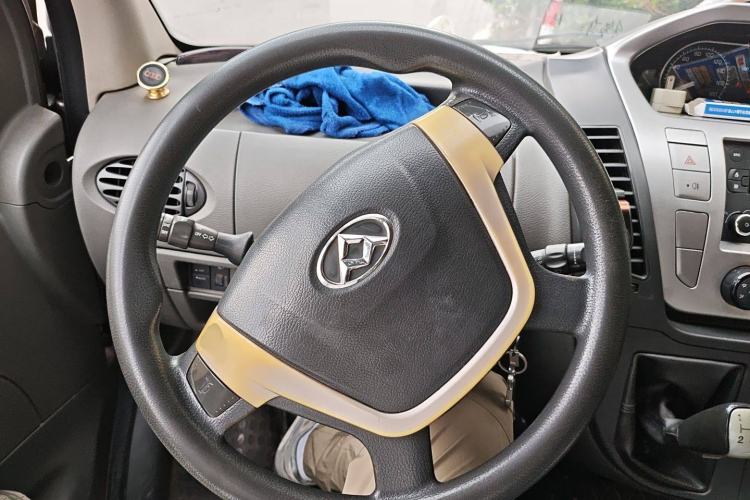 Used SAIC MAXUS Xintu V80 2017 2.5T 5-Speed Manual Aoyuntong National IV Short Wheelbase Ultra-Low Roof 5/6/10-Seater