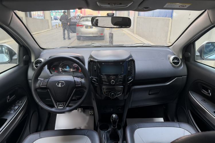 Used Great Wall M4 2014 1.5L Manual Comfort Model Interior 5