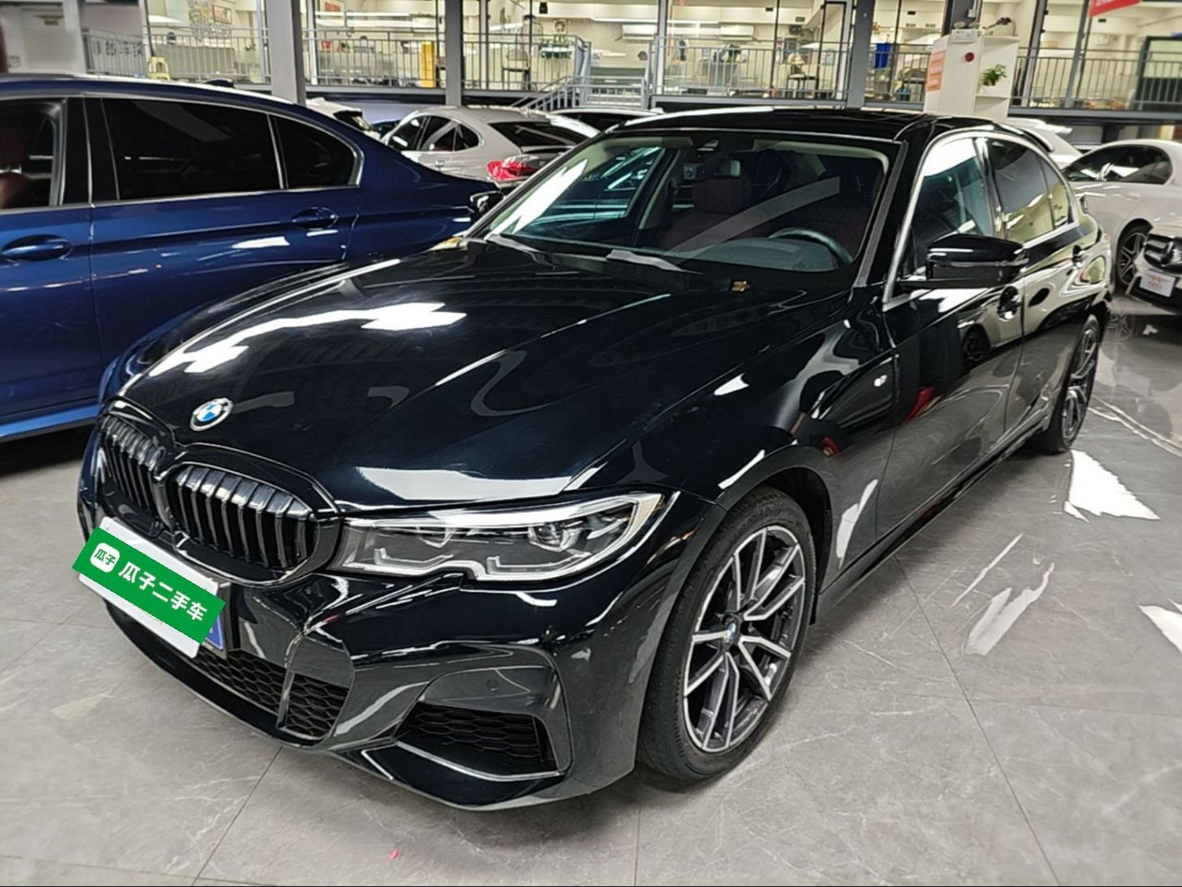 Unter der Vorderseite des Autos