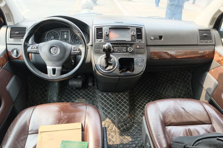 Used Volkswagen Multivan 2012 2.0 TSI Two-Wheel-Drive Luxury Edition Center Console