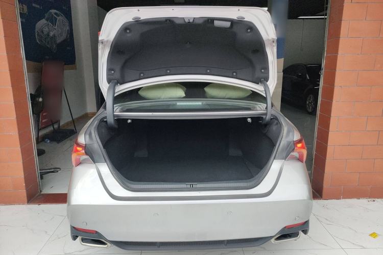 Used Toyota Avalon 2019 2.0L Luxury Edition China VI Standard
