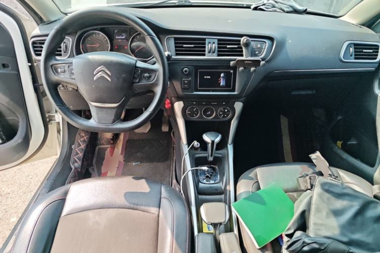 Used Citroen C3-XR 2015 1.6L Automatic Pioneer Model Center Console