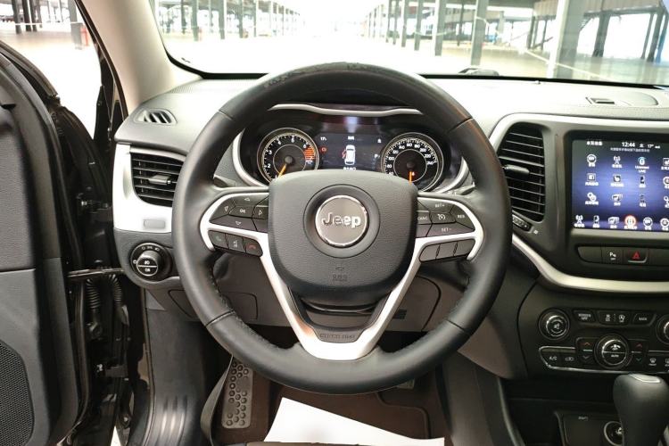 Used Jeep Cherokee 2017 2.0L Superior Edition