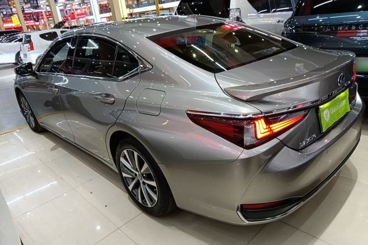 Used Lexus ES 2020 300h Premier Edition
