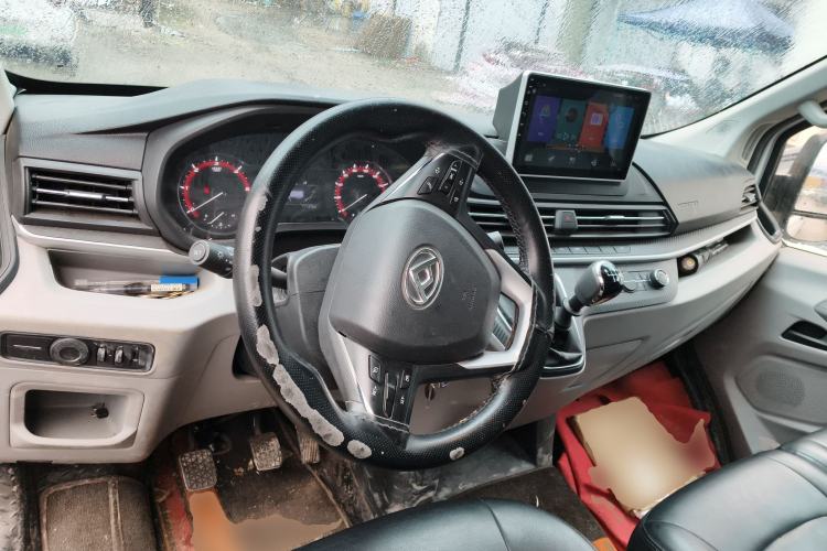 Used SAIC MAXUS Xintu V90 2022 2.0T Manual VAN Rear-Drive Extended Wheelbase High Roof with Dual Rear Tires 3-Seater
