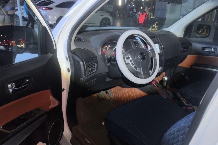 Used Dongfeng Fengdu MX6 2016 2.0L CVT Two-Wheel Drive All-Around Version