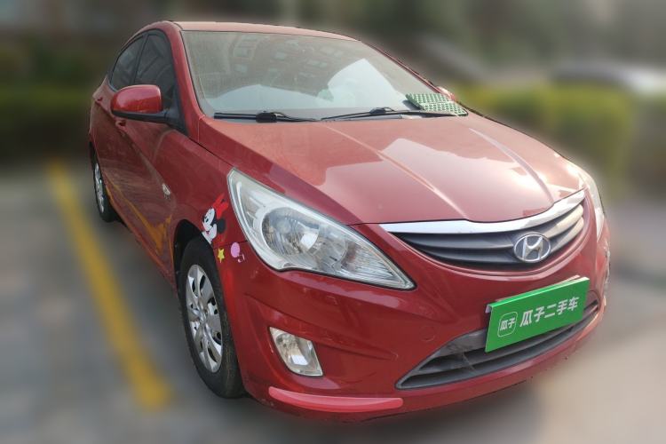 Used Hyundai Verna (older generation) 2010 Sedan 1.4L Manual Comfort GS Front Right 45 Deg