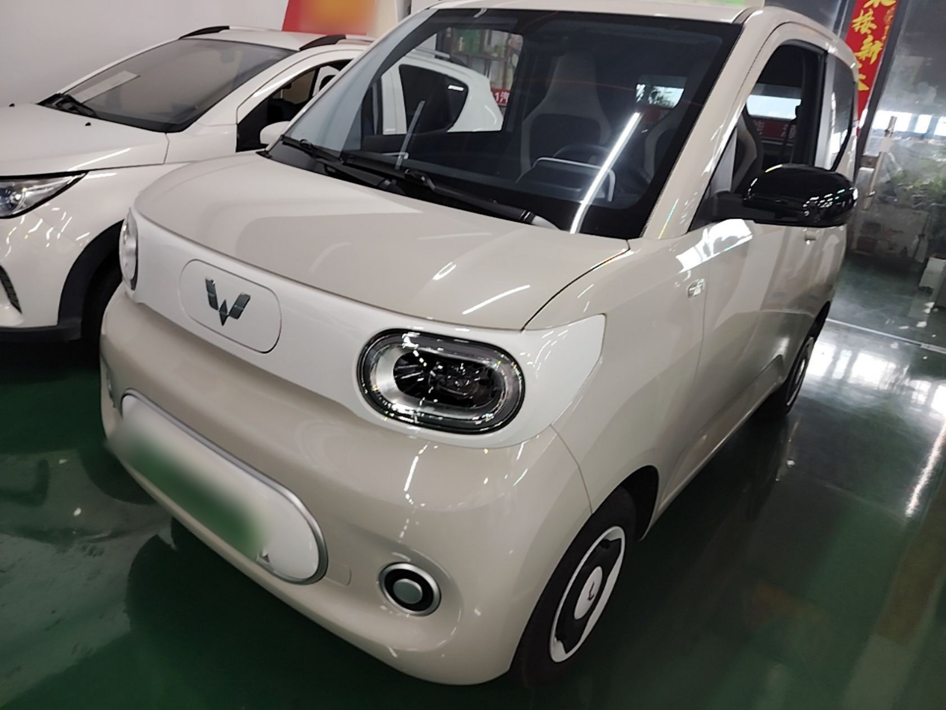 Unter der Vorderseite des Autos
