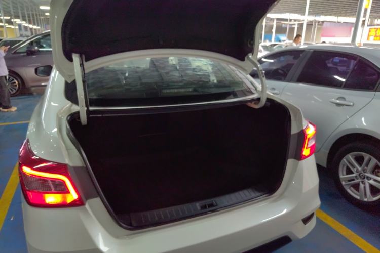 Used Nissan Sylphy 2019 1.6XV CVT Smart Connect Luxury Edition China VI Standard Trunk