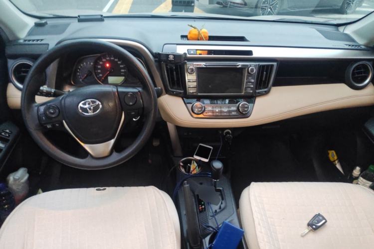 Used Toyota RAV4 2015 2.0L CVT Two-Wheel Drive Fashion Edition