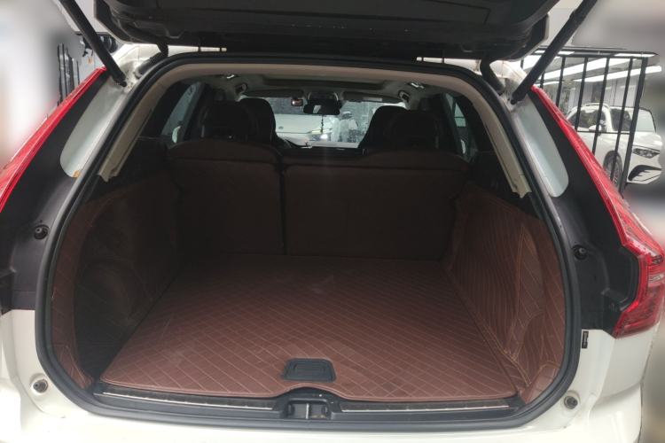 Used Volvo XC60 2019 T5 4x4 Smart Edition China V Standard Trunk