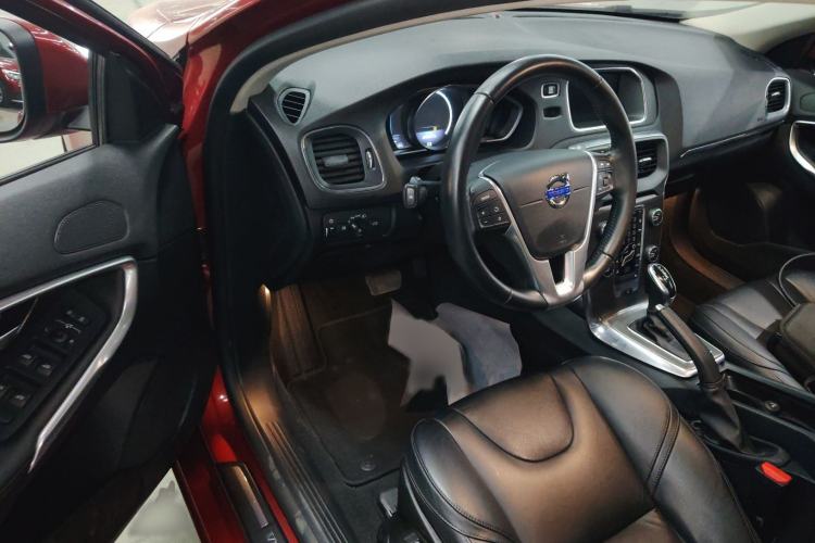 Used Volvo V40 2016 T3 Zhiyi Edition